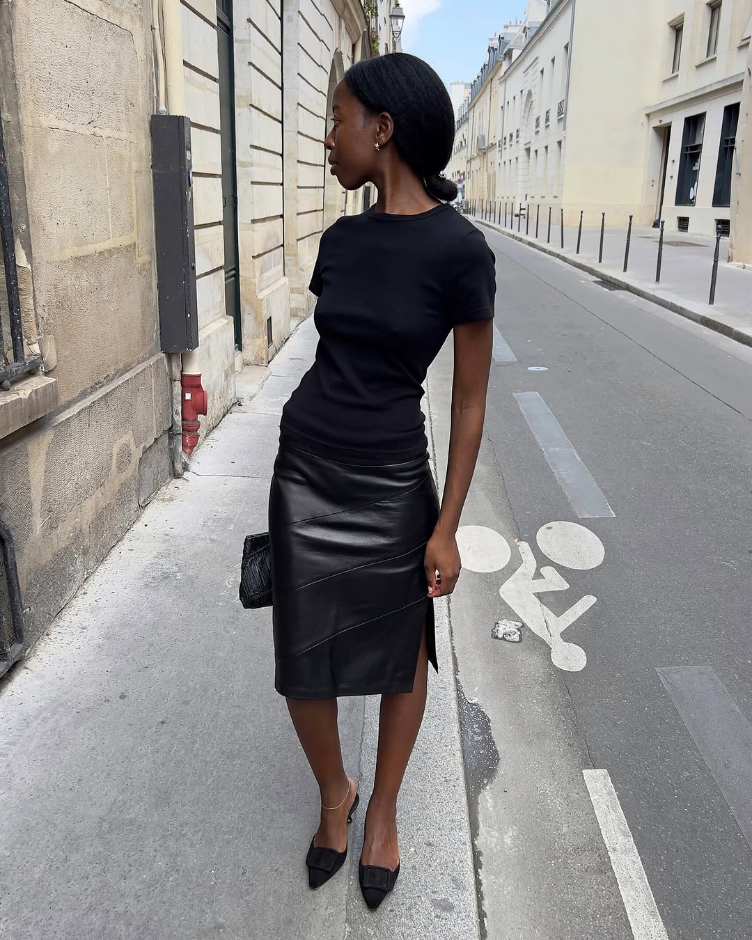 Knee length skirt outfits - Sylvie in leather pencil skirt and black top