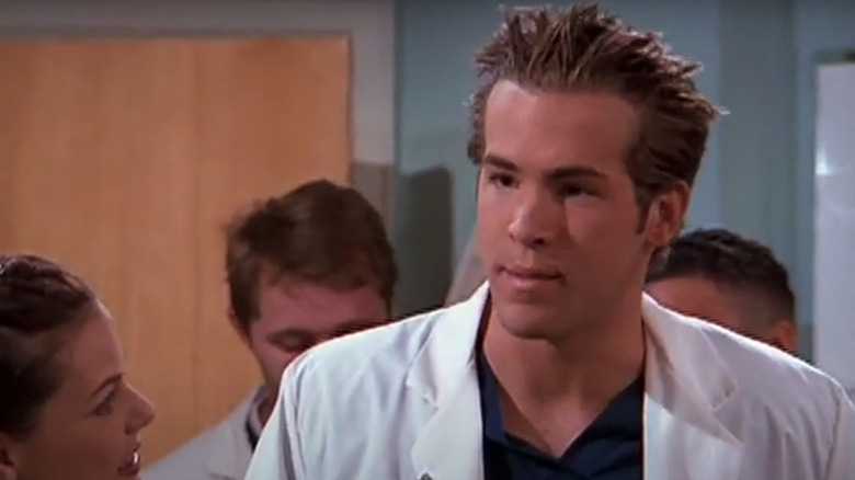Ryan Reynolds' Michael Leslie Bergen stands in a medical coat in Two Guys and a Girl