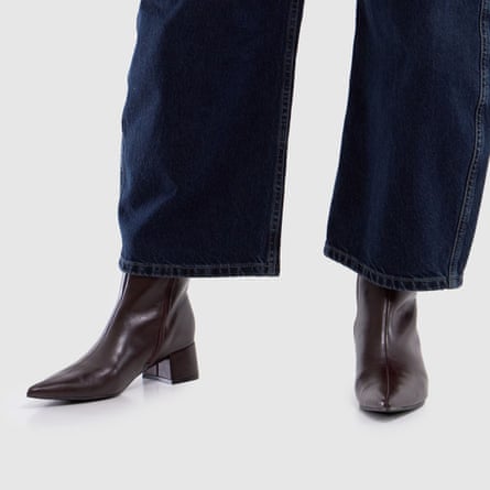 Schuh Bridgit Block Point in Burgundy